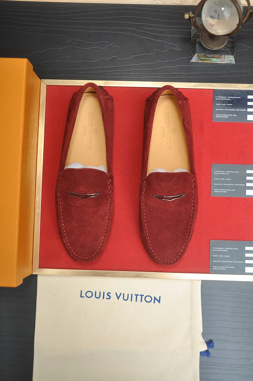 Men's men's shoes 💰420💶 [LV Doudou shoes] (water-dyed cowhide lining) new model is on the market, available on the official website. The new Doudou shoes are processed into single-color materials, and the uppers are made of imported horsehide leather. The body of the shoe is fully hemmed with mark thread, and is lined with imported original cowhide leather. The elegant shoe shape is super suitable for all-matching, and the size is 38-44.